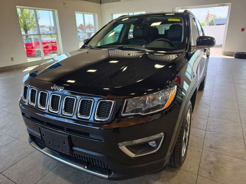 Used 2018 Jeep Compass Limited AWD/4WD image 2