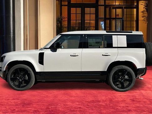 New 2026 Land Rover Defender 110 X-Dynamic SE AWD/4WD image 2