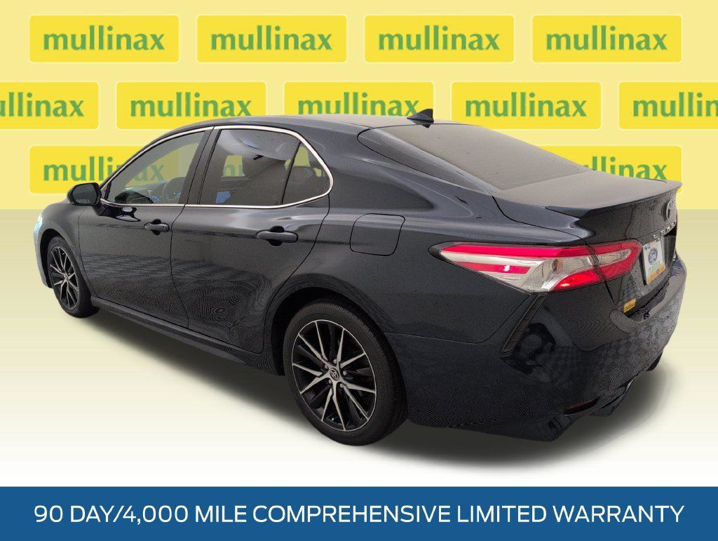 Used 2020 Toyota Camry SE w/ Convenience Package FWD image 9