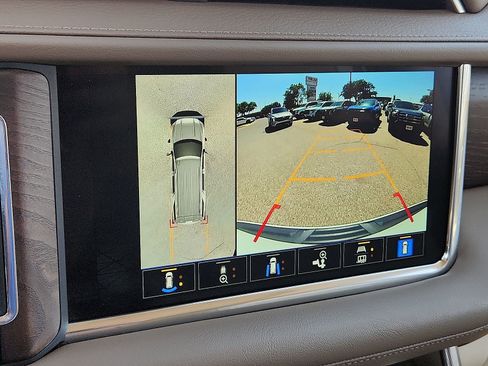 Used 2023 GMC Yukon Denali AWD/4WD image 18