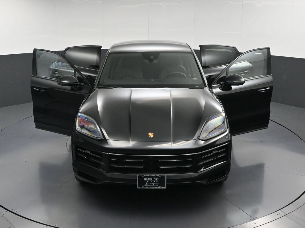 Certified 2025 Porsche Cayenne E-Hybrid Coupe AWD/4WD image 33
