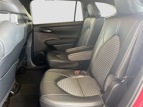 Used 2022 Toyota Highlander XSE FWD image 25