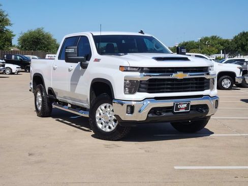 Used 2024 Chevrolet Silverado 2500 LT w/ Texas Edition AWD/4WD image 2
