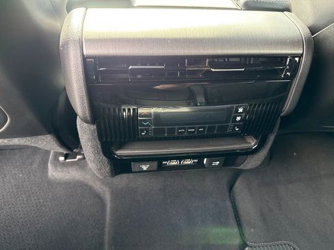 New 2025 Jeep Wagoneer Series II w/ HD Trailer Tow Package image 10