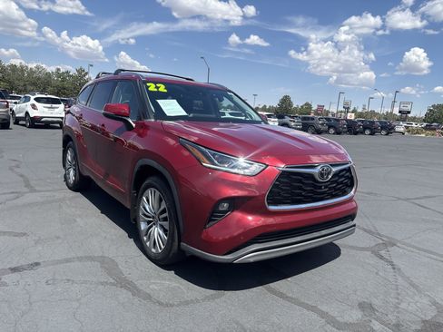 Used 2022 Toyota Highlander Platinum AWD/4WD image 2