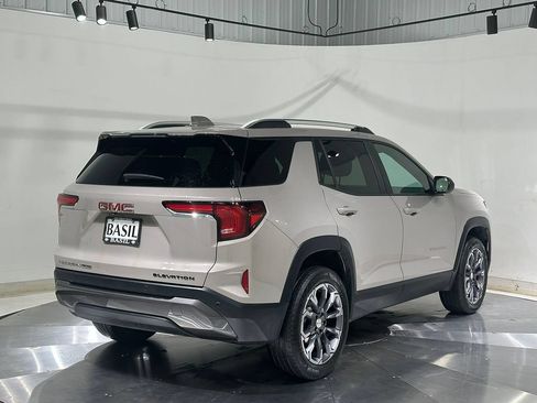 Used 2025 GMC Terrain Elevation w/ Elevation Premium Package AWD/4WD image 11