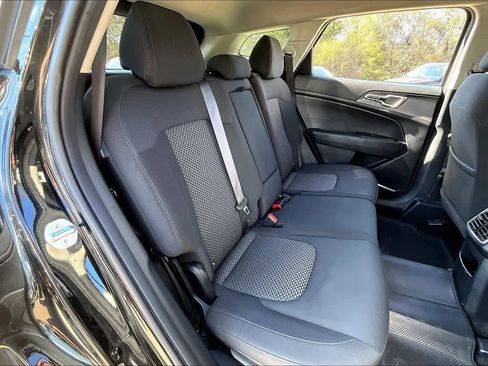 Used 2024 Kia Sportage LX image 19