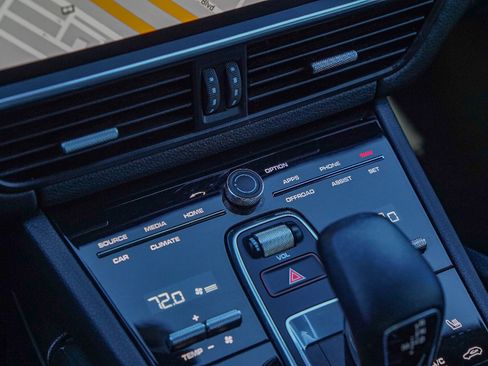 Used 2021 Porsche Cayenne image 18