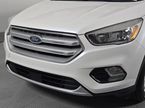 Used 2019 Ford Escape SE FWD image 8