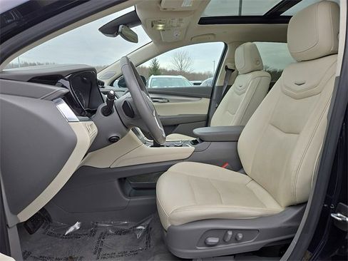 Certified 2022 Cadillac XT5 Premium Luxury image 17