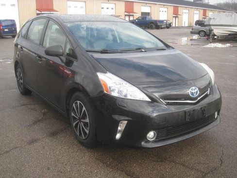 Used 2013 Toyota Prius V Five image 3