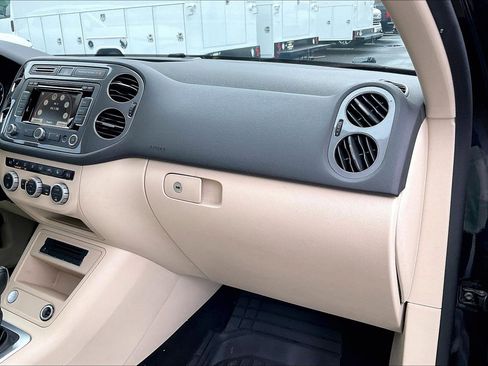 Used 2015 Volkswagen Tiguan SEL image 15
