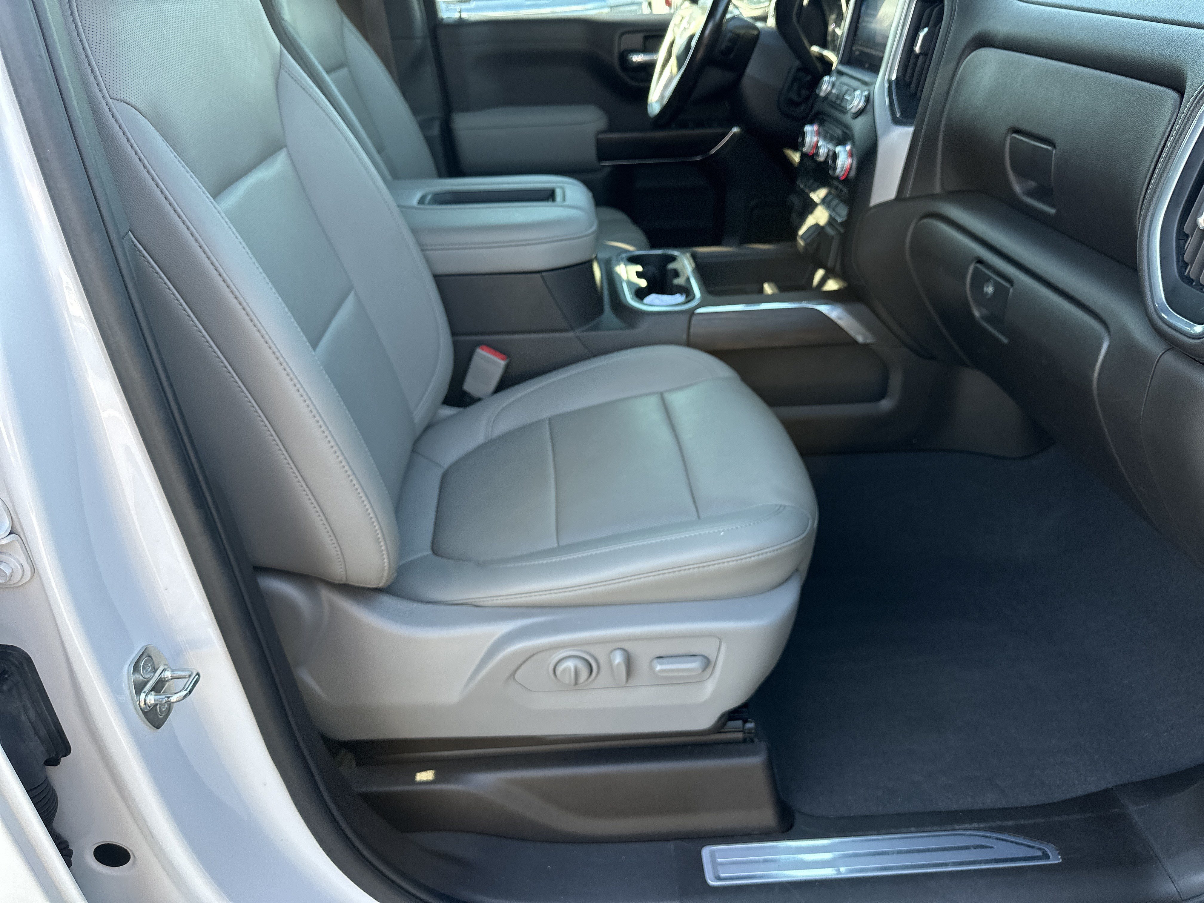 Used 2021 GMC Sierra 1500 SLT w/ SLT Premium Package AWD/4WD image 14