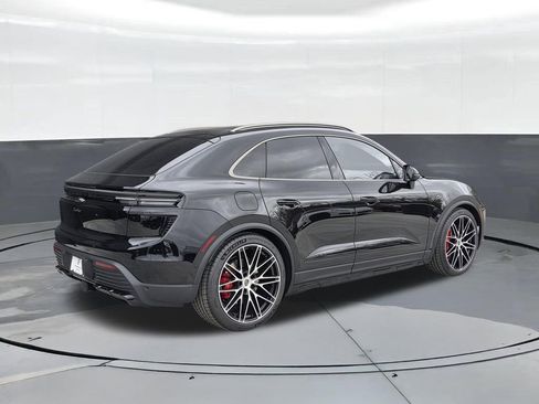 Certified 2025 Porsche Macan Turbo Electric AWD/4WD image 8