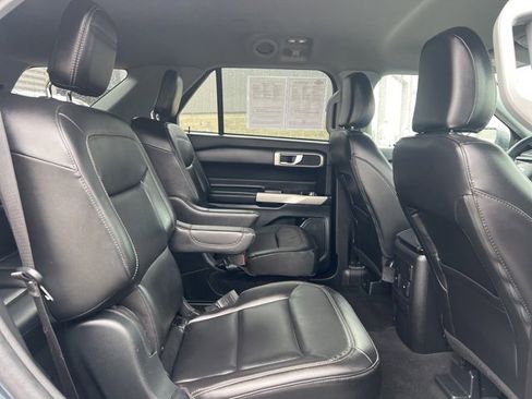 Used 2023 Ford Explorer XLT w/ Equipment Group 202A image 14