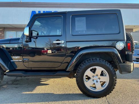 Used 2011 Jeep Wrangler Sahara AWD/4WD image 29