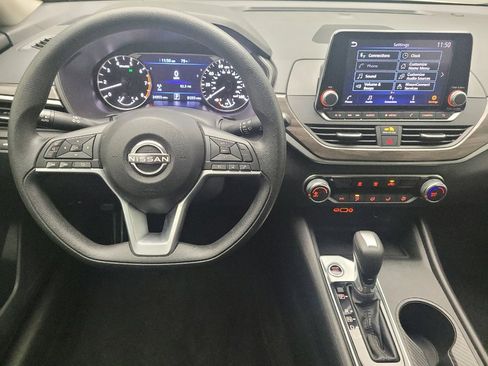 Used 2025 Nissan Altima 2.5 SV FWD image 22