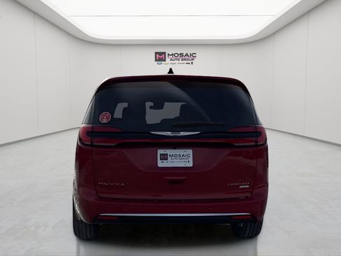 New 2026 Chrysler Pacifica Limited w/ Uconnect Theater Family Group AWD/4WD image 4