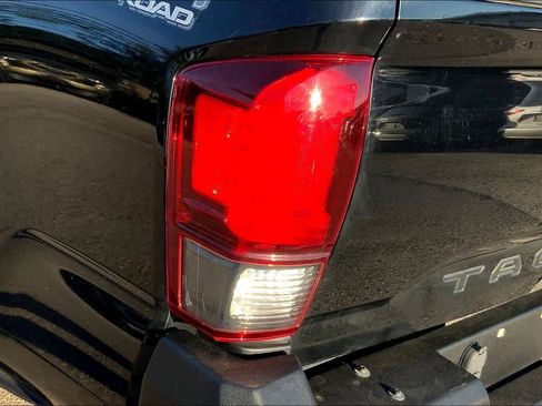 Used 2019 Toyota Tacoma TRD Off-Road image 28