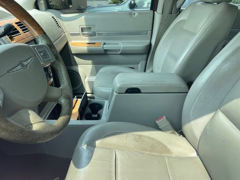 Used 2008 Chrysler Aspen Limited RWD image 2