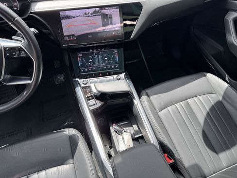 Used 2024 Audi Q8 e-tron Premium Plus w/ Premium Plus Package AWD/4WD image 39