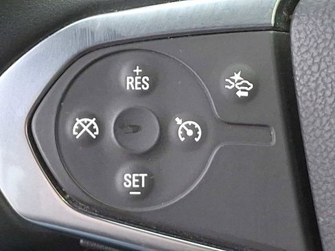 Used 2023 Chevrolet Traverse LT image 21