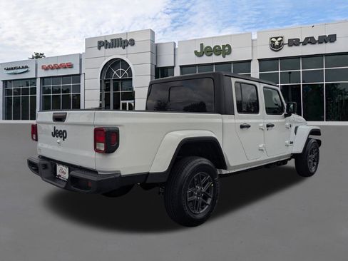 New 2026 Jeep Gladiator Sport AWD/4WD image 3