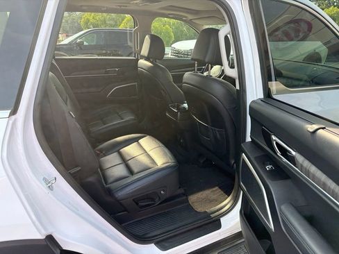 Certified 2023 Kia Telluride EX w/ EX Captain's Chair Package AWD/4WD image 9