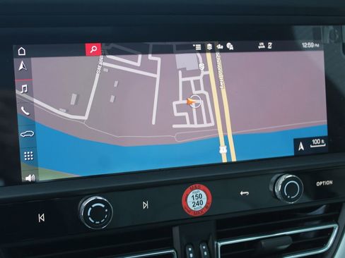 Certified 2026 Porsche Macan AWD/4WD image 21