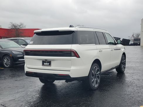 New 2026 Lincoln Navigator Reserve AWD/4WD image 4