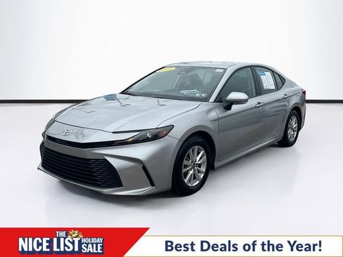 Used 2025 Toyota Camry LE image 4