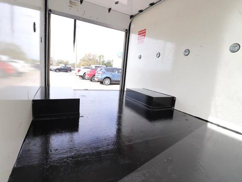 Used 2022 Ford Transit 350 DRW RWD image 12