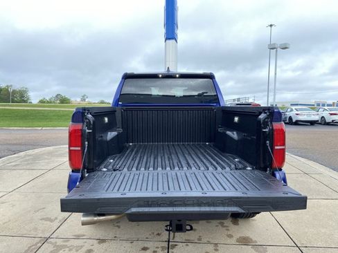 Used 2025 Toyota Tacoma SR5 AWD/4WD image 26