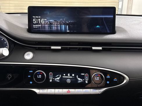 Certified 2025 Genesis GV70 2.5T AWD/4WD image 19