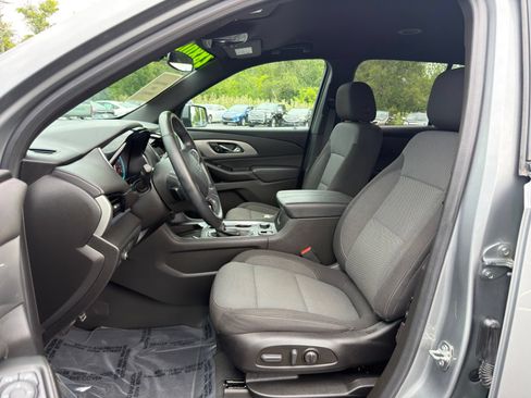 Used 2023 Chevrolet Traverse LT FWD image 10