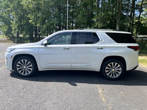 Used 2022 Chevrolet Traverse Premier AWD/4WD image 6