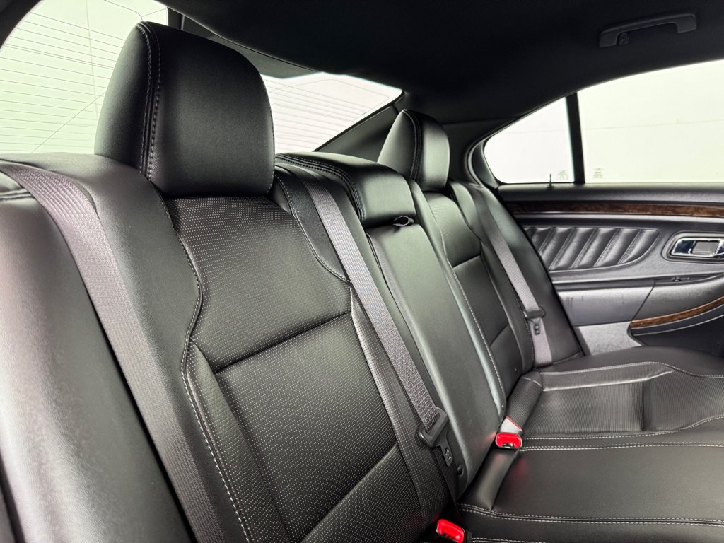 Used 2013 Ford Taurus Limited FWD image 19
