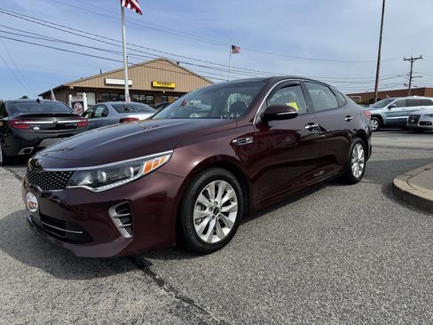 Used 2017 Kia Optima EX w/ Premium Package image 3