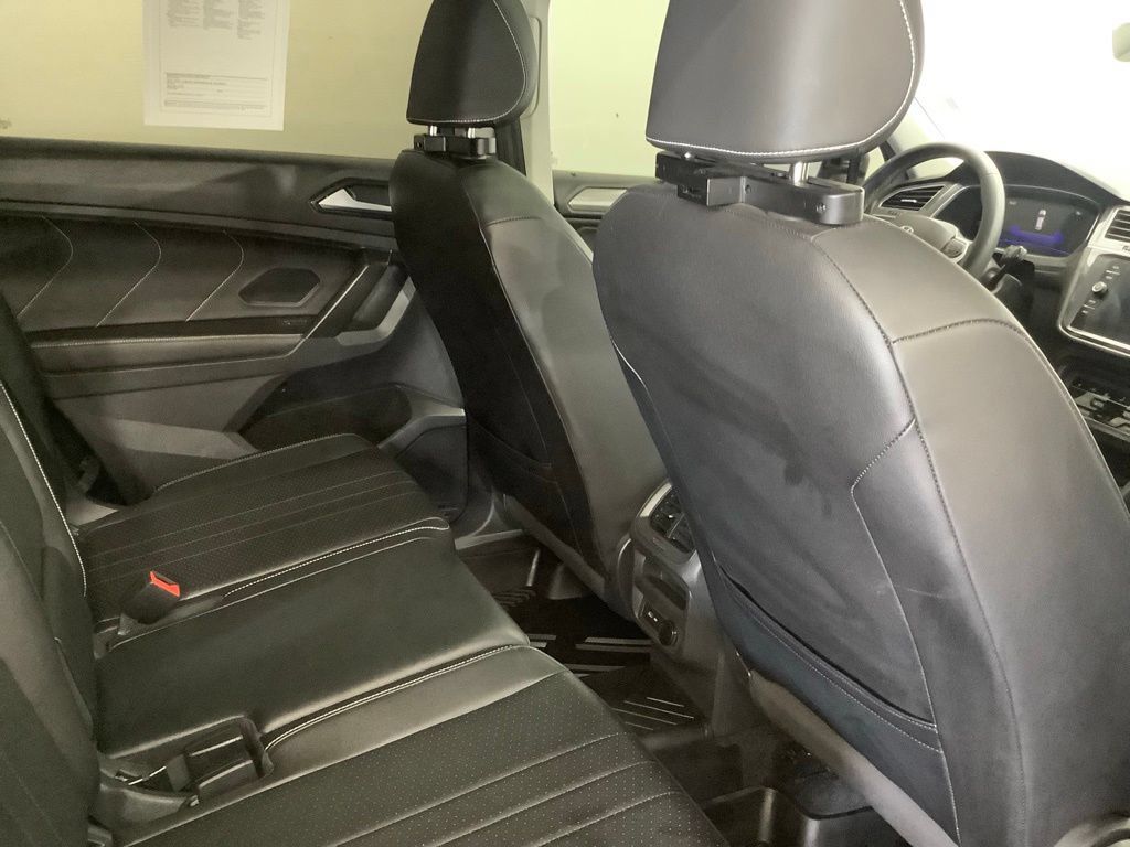 Used 2023 Volkswagen Tiguan SE w/ Panoramic Sunroof Package FWD image 34