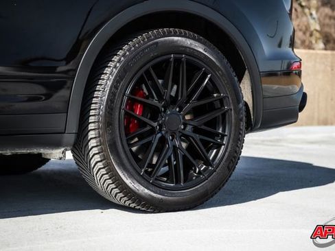 Used 2015 Porsche Cayenne Turbo image 35