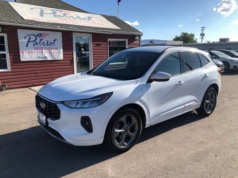 Used 2023 Ford Escape ST-Line Select w/ Tech Pack #1 AWD/4WD image 2