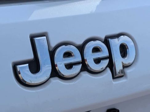 Used 2018 Jeep Grand Cherokee Overland AWD/4WD image 16