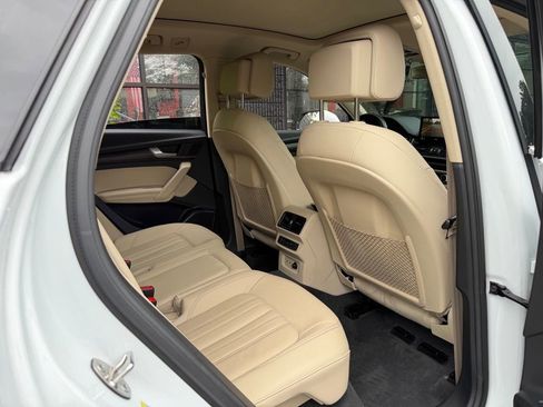 Used 2022 Audi Q5 2.0T Premium Plus w/ Premium Plus Package AWD/4WD image 36
