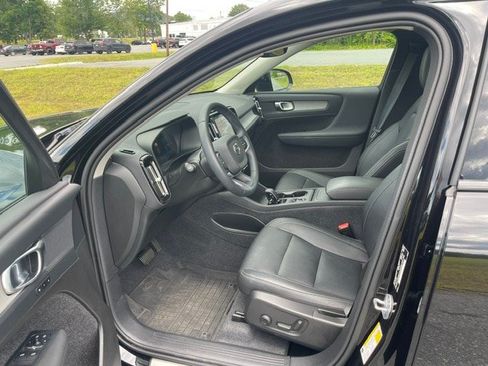 Used 2024 Volvo XC40 B5 Core AWD/4WD image 19