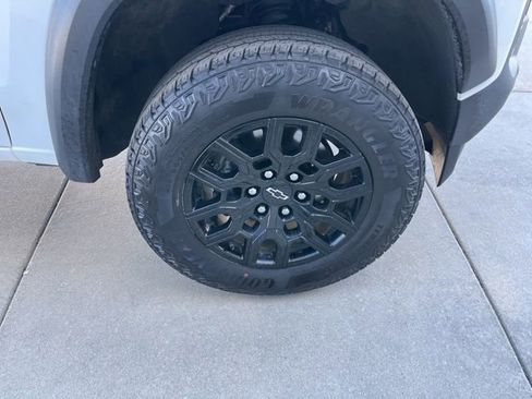 Used 2025 Chevrolet Colorado Trail Boss AWD/4WD image 21