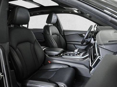 Certified 2025 Audi Q8 Prestige image 22