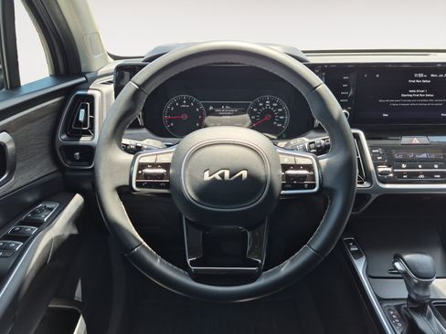Used 2023 Kia Sorento EX w/ Panoramic Sunroof Package FWD image 13