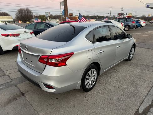 Used 2019 Nissan Sentra S image 5