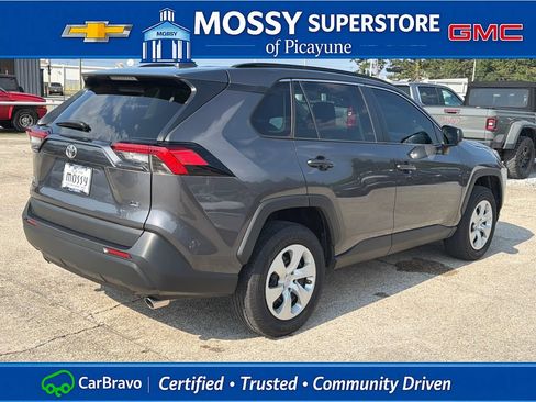 Used 2021 Toyota RAV4 LE FWD image 11