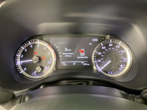 Used 2023 Toyota Highlander XLE AWD/4WD image 20
